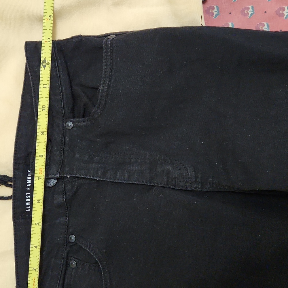 Jean - Picture 3 of 7
